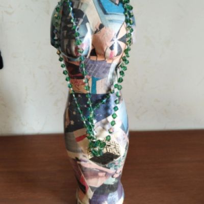 Piccolo manichino in cartapesta