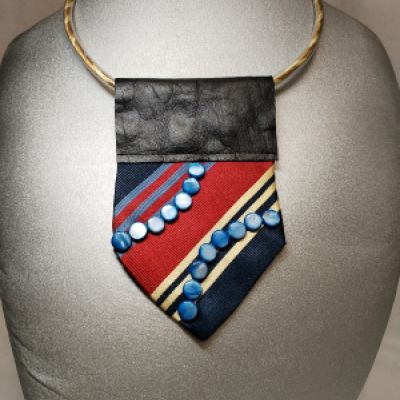 Collana in tessuto