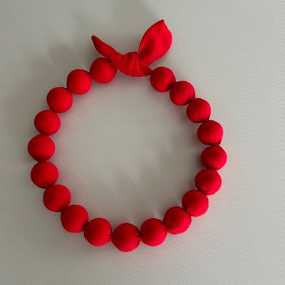 Collana di perle in legno rossa