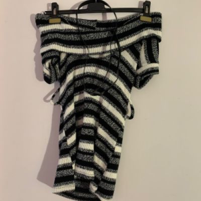 Maglia bianca e nera