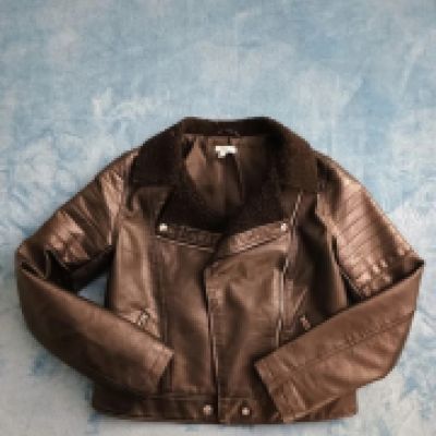 giubbino di ecopelle tipo chiodo con pellicciotto