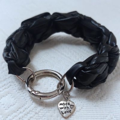 BRACCIALE EFFETTO PELLE NERO LUCIDO