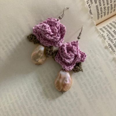 Orecchini roselline e perle