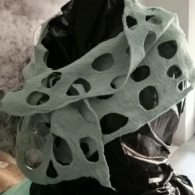 Stola in lana Merino con particolare lavorazione 