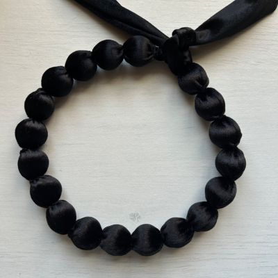 Collana in legno naturale velluto nero