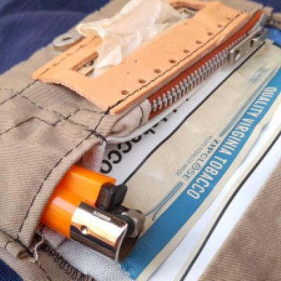 Portatabacco in jeans riciclato