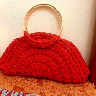 Borsa mezzaluna